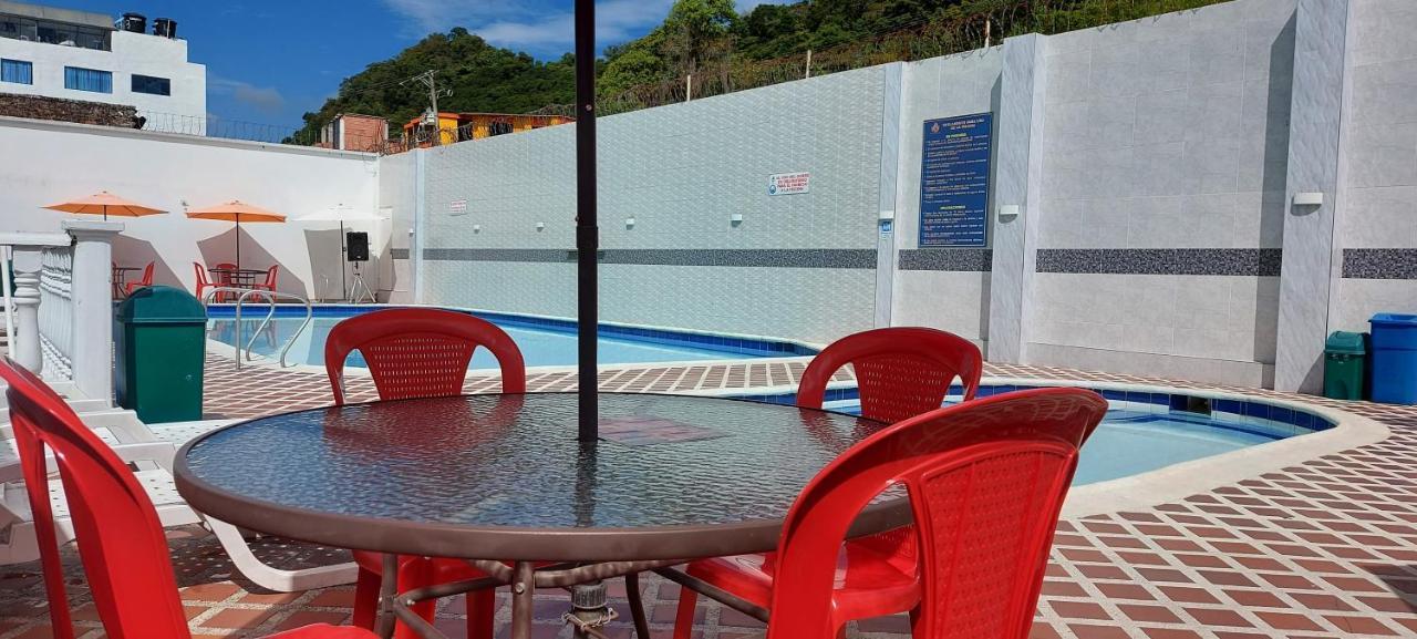 Hotel Emperador Barbosa  Exteriér fotografie