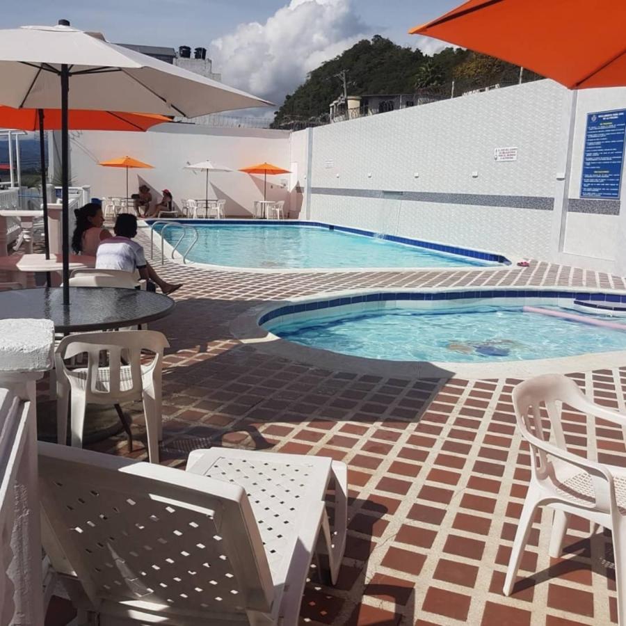 Hotel Emperador Barbosa  Exteriér fotografie